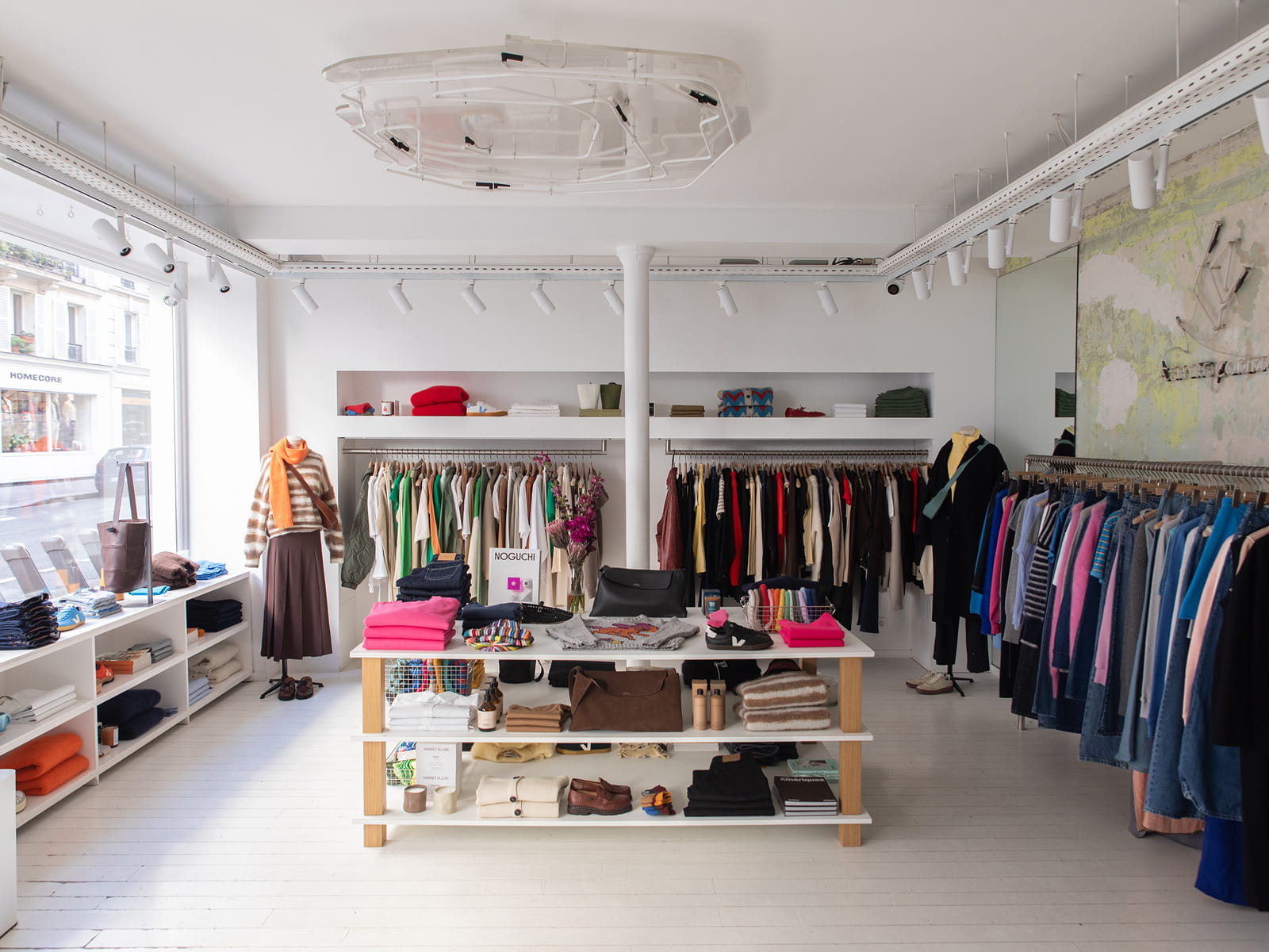 Centre Commercial, interior